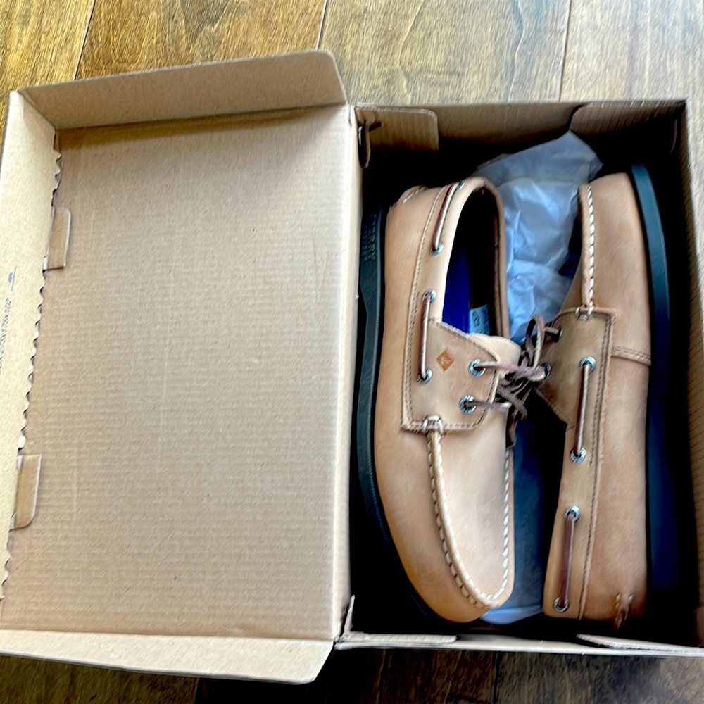 Boys Sperry Sahara Leather size 4 1/2